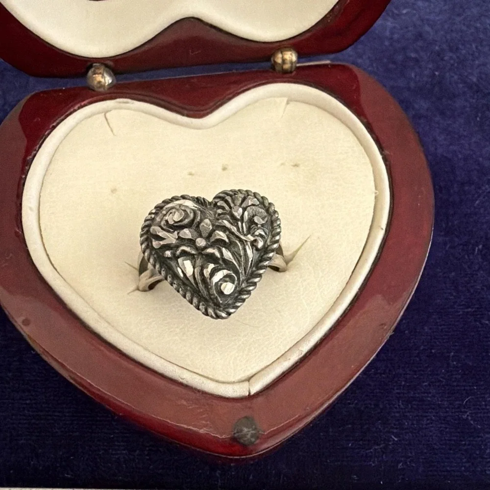 EJC 95 HEART Flower Silver Tone RING SIZE 9.5